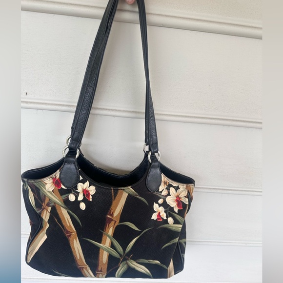 Cynthia Hart Elegant Black Floral Shoulder Bag - Picture 1 of 6